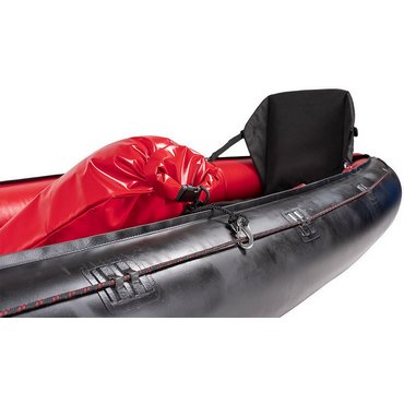Grabner Tramper S Stauraum & Gepäck<br>
Du willst alles Wichtige dabei haben? Die umlaufende Multifunktionsleine gibt dir Halt und deinem Gepäck Sicherheit. Hier fixierst du Rollsäcke, wasserdichte Taschen oder Tonnen. Im Heck gibt es rund 37 Liter, im Bug etwa 20 – genug Platz für alles, was du auf einer Tagestour brauchst. Und wenn du im Wasser bist, kannst du dich an ihr festhalten – sie ist da, wenn du sie brauchst.<br>
<br>
Die Multifunktionsleine dient jedoch nicht zum Tragen des Bootes – dafür gibts am Bug und Heck eigene Tragegriffe.