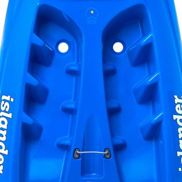 Islander Kayaks Koa Sport Ergonomisch eingeformte Fussstützen<br>
Vier Fusspositionen mit Fersen- und Zehenstütze, damit sich alle Paddler*innen, ob groß oder klein, wohlfühlen und die Kontrolle behalten.